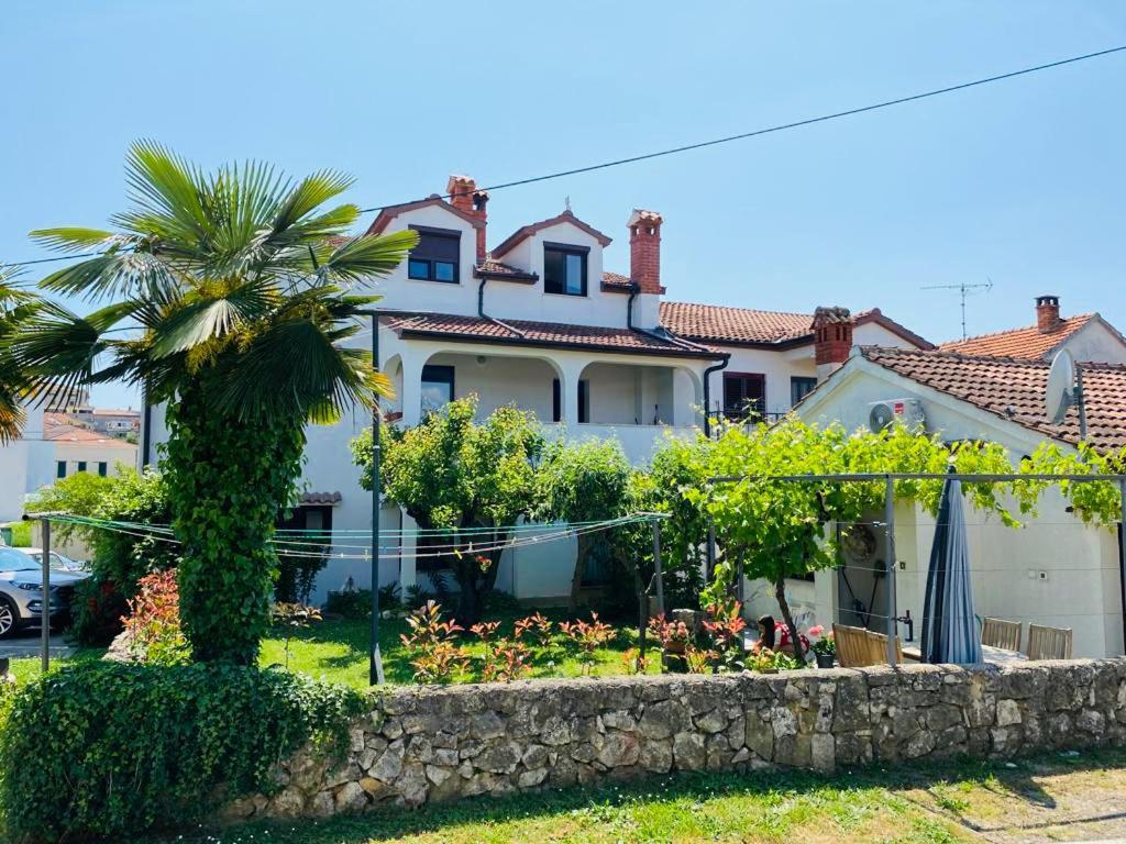 Apartmani Ana Borovac Funtana Exterior photo