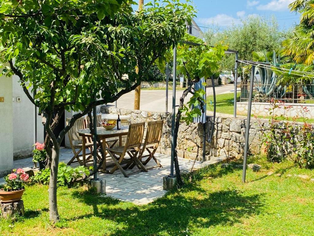 Apartmani Ana Borovac Funtana Exterior photo