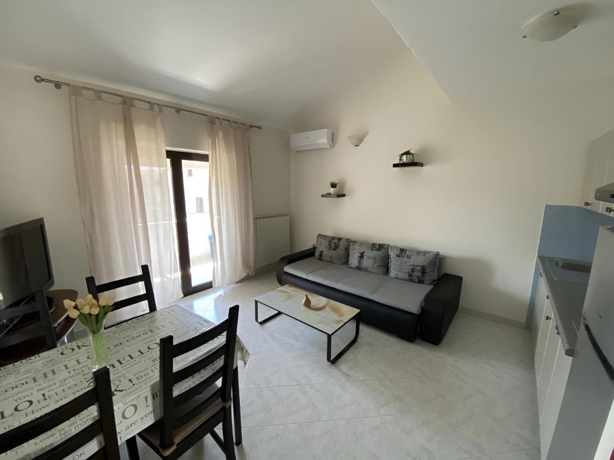 Apartmani Ana Borovac Funtana Exterior photo