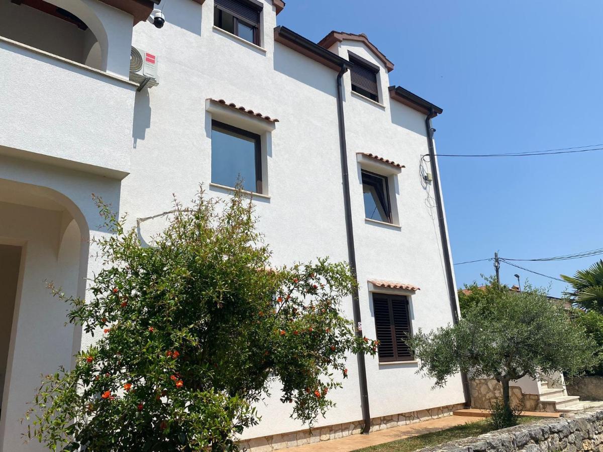 Apartmani Ana Borovac Funtana Exterior photo